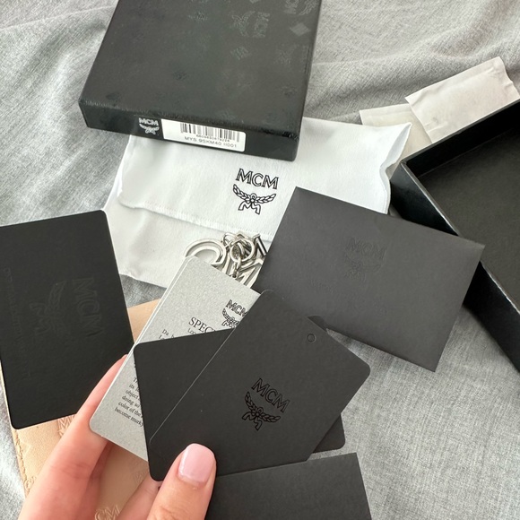 DESIGNER MCM WALLET - Picture 7 of 9